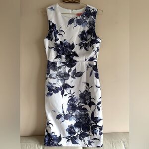 Betsey Johnson White & Blue Floral Scuba Sheath Dress || size 6